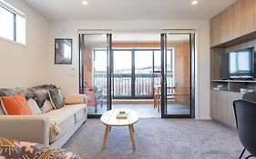 Luxury 1 Bed Apartment In Cbd